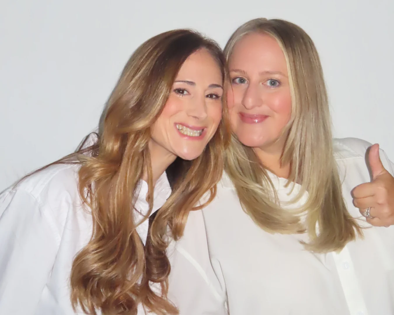 Brooke and Samantha, sisters and founders of nosh